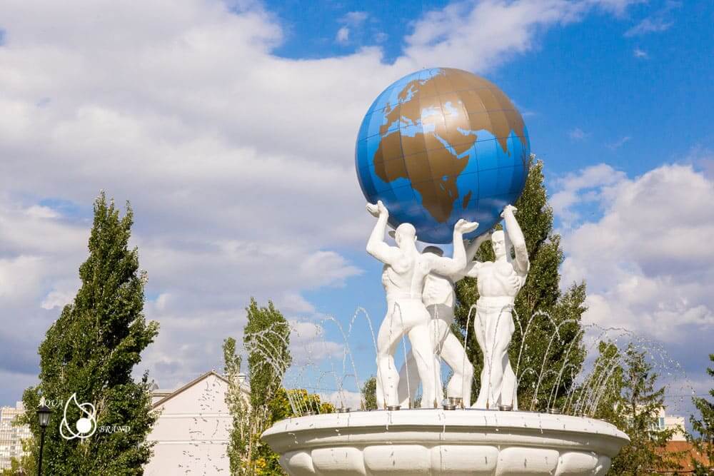 Световой скульптурный фонтан в Казани